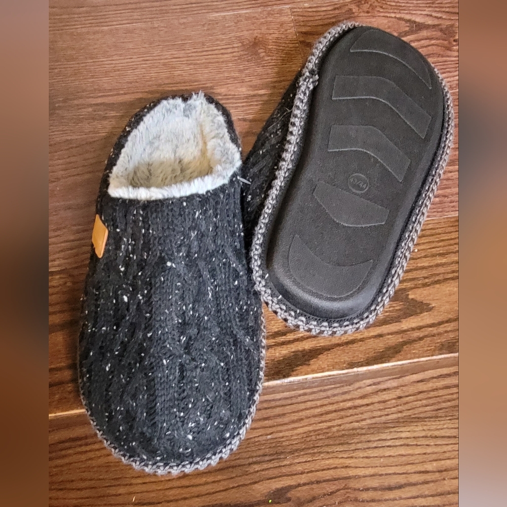 💢SOLD💢Soft bed/house Slippers - Picture 5 of 10